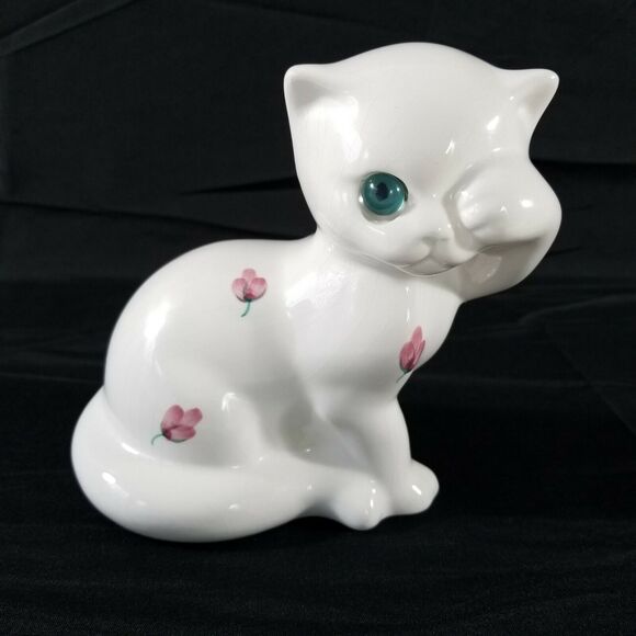 ELPA Alcobaca Porcelain White Cat Painted Flowers Blue Eye Portugal Paw on Eye - Picture 1 of 11